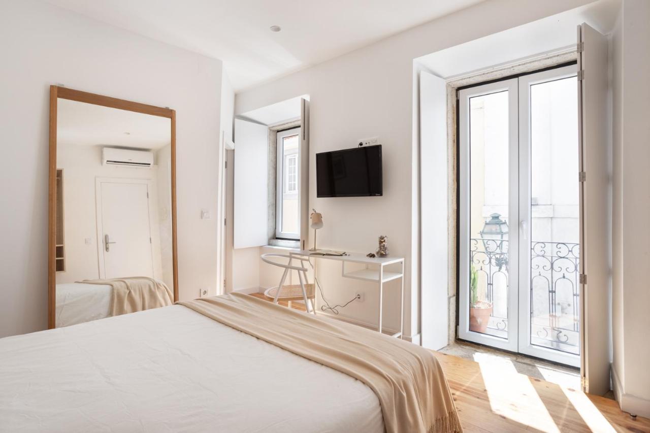 Holiday home Joivy Big 6br House With Terrace In Santa Catarina Lisbon