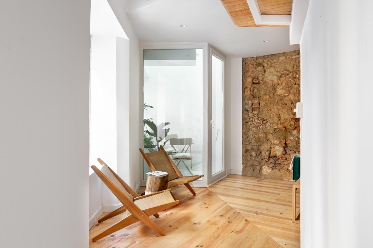 Joivy Big 6br House With Terrace In Santa Catarina Lisbon