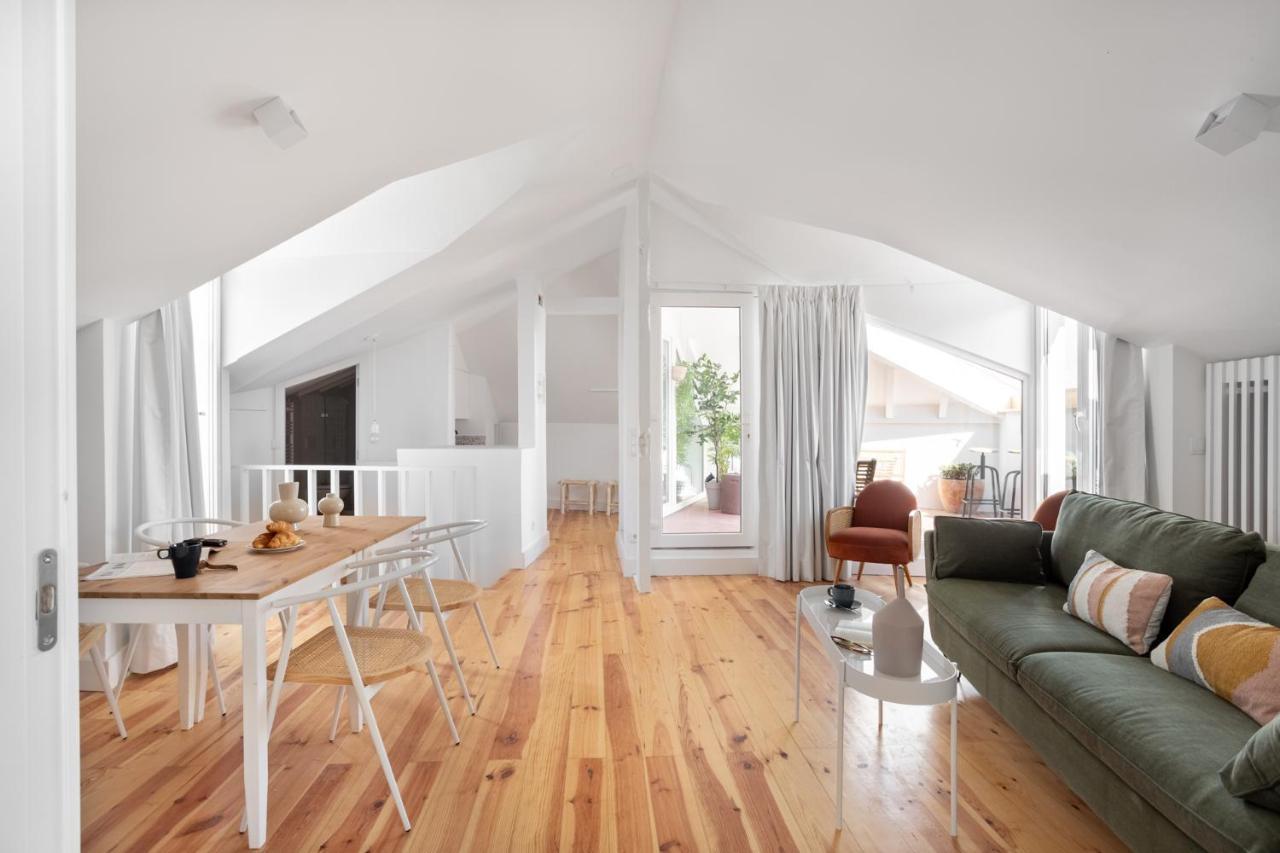Joivy Big 6br House With Terrace In Santa Catarina Lisbon