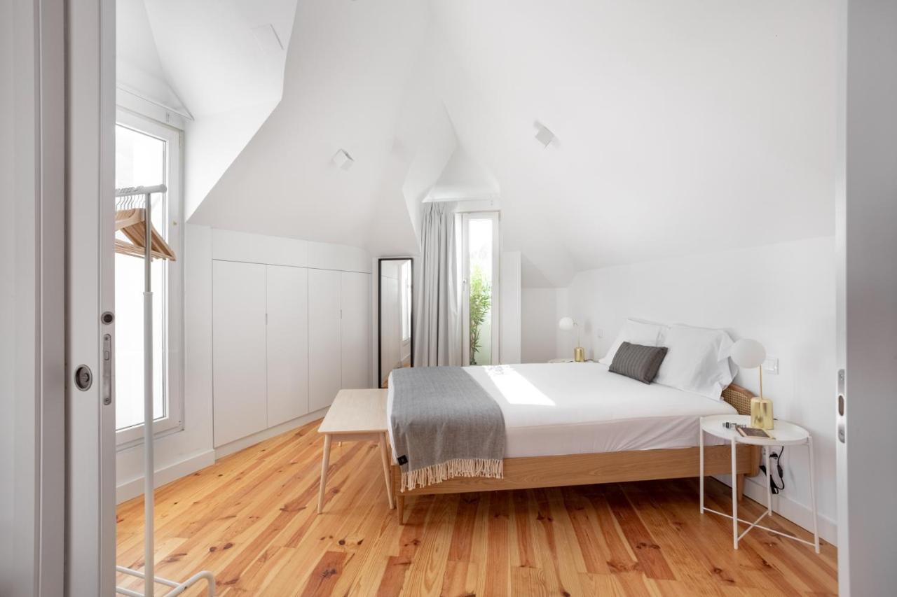 Joivy Big 6br House With Terrace In Santa Catarina Lisbon