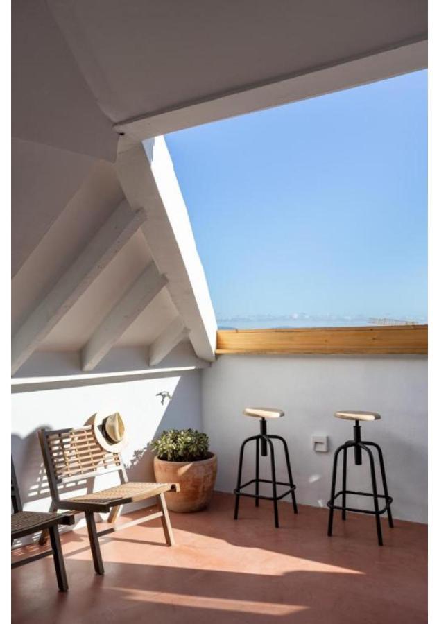 Joivy Big 6br House With Terrace In Santa Catarina Lisbon